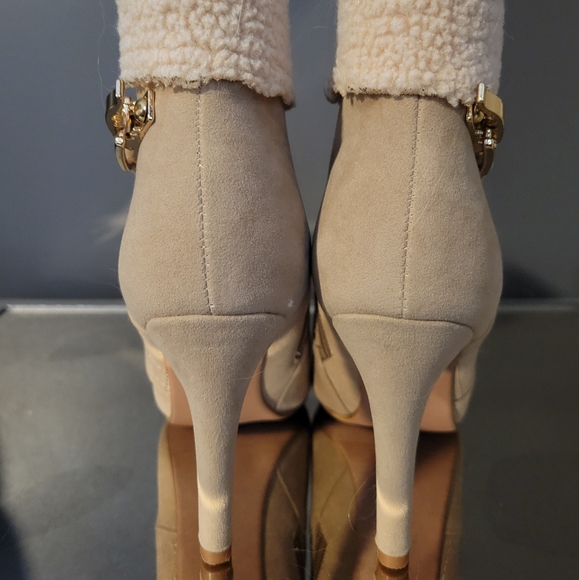 Guess Heeled Booties 8.5 - Picture 3 of 4